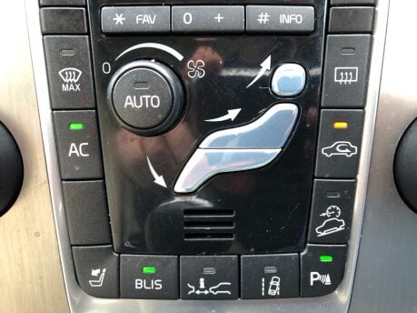 Volvo XC60 2.4 D5 SE LUX NAV AWD, just 73,000m, 2 owners, FSH+Cambelt changed 32