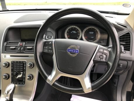 Volvo XC60 2.4 D5 SE LUX NAV AWD, just 73,000m, 2 owners, FSH+Cambelt changed 5