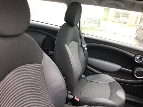 Mini Clubman 1.6 COOPER automatic CHILI 62,000m ULEZ compliant, alloys, panroof 6