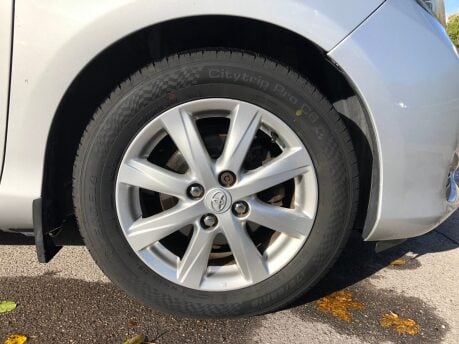 Toyota Yaris 1.3 VVT-I TR 5 door petrol manual just 43,000 miles, FSH, ULEZ compliant 23