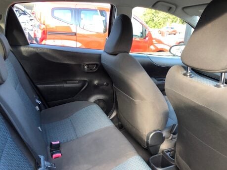 Toyota Yaris 1.3 VVT-I TR 5 door petrol manual just 43,000 miles, FSH, ULEZ compliant 9
