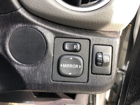 Toyota Yaris 1.3 VVT-I TR 5 door petrol manual just 43,000 miles, FSH, ULEZ compliant 29