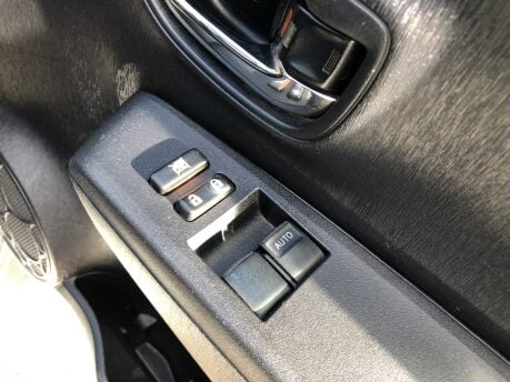 Toyota Yaris 1.3 VVT-I TR 5 door petrol manual just 43,000 miles, FSH, ULEZ compliant 28