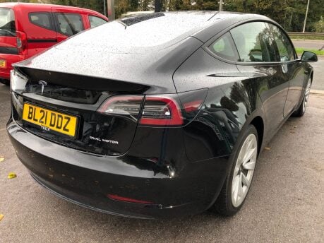 Tesla Model 3 LONG RANGE AWD 45,000m black vegan leather, 19 inch alloys 10