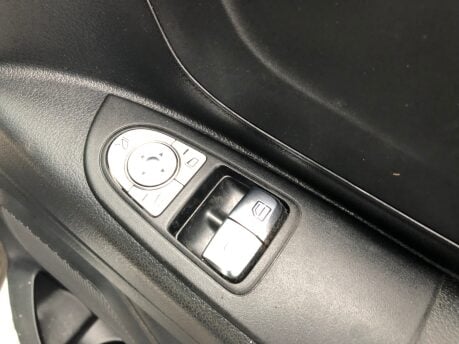 Mercedes-Benz Vito 110 PROGRESSIVE L2, 1 owner, service history, ULEZ compliant 13