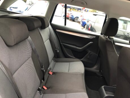 Skoda Octavia S 1.6 TDI CR manual estate, just 62,000 miles, £20 road tax, 2 owners 7