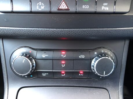 Mercedes-Benz B Class B180 BLUEEFFICIENCY SE automatic petrol just 65,000m, 1 owner, ULEZ 29