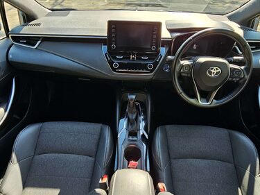 Toyota Corolla 1.8 Corolla Design HEV CVT 5dr 4
