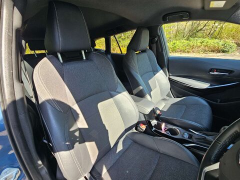 Toyota Corolla 1.8 Corolla Design HEV CVT 5dr 32