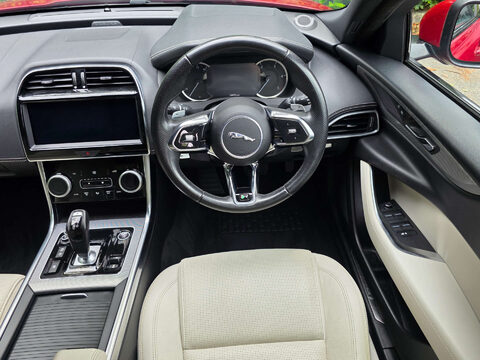 Jaguar XE 2.0 XE R-Dynamic S D Auto 4dr 9