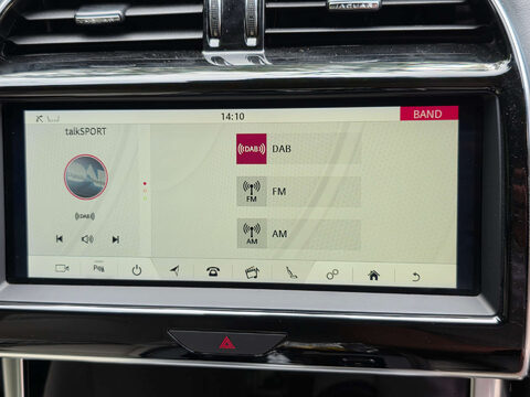 Jaguar XE 2.0 XE R-Dynamic S D Auto 4dr 29