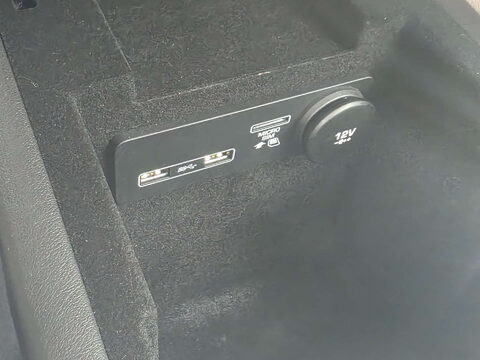 Jaguar XE 2.0 XE R-Dynamic S D Auto 4dr 37