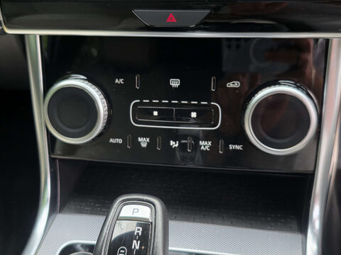 Jaguar XE 2.0 XE R-Dynamic S D Auto 4dr 38