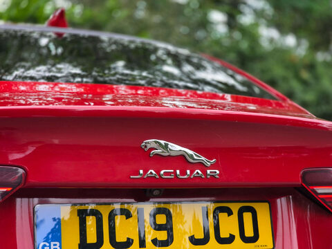 Jaguar XE 2.0 XE R-Dynamic S D Auto 4dr 53