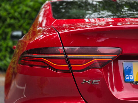 Jaguar XE 2.0 XE R-Dynamic S D Auto 4dr 54