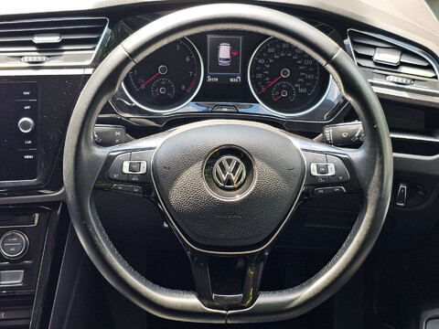 Volkswagen Touran 1.4 Touran SEL TSi BlueMotion Technology Semi-Auto 5dr 52