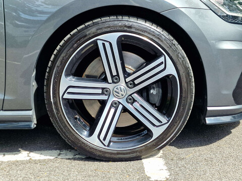 Volkswagen Golf 2.0 Golf R TSi 4Motion Semi-Auto 4WD 5dr 8