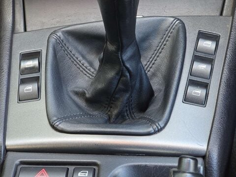 BMW 3 Series 3.2 M3 2dr 29