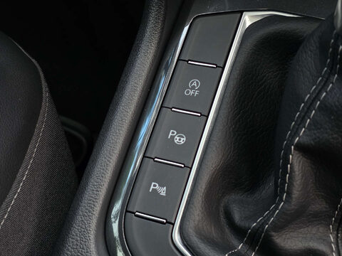 Volkswagen Tiguan 1.5 Tiguan R-Line TSi Semi-Auto 5dr 44