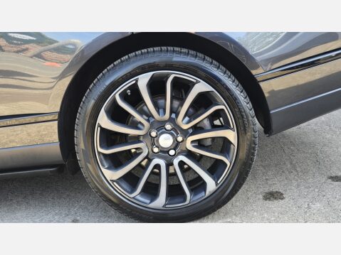 Land Rover Range Rover 3.0 TD V6 Autobiography SUV 5dr Diesel Auto 4WD Euro 6 (s/s) (258 ps) 32