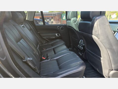 Land Rover Range Rover 3.0 TD V6 Autobiography SUV 5dr Diesel Auto 4WD Euro 6 (s/s) (258 ps) 11