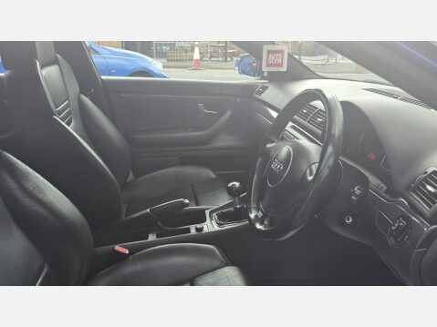 Audi A4 4.2 Saloon 4dr Petrol Manual quattro (322 g/km, 344 bhp) 10