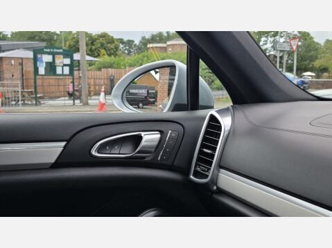 Porsche Cayenne 3.0 V6 E-Hybrid S Platinum Edition SUV 5dr Petrol Plug-in Hybrid TiptronicS 25