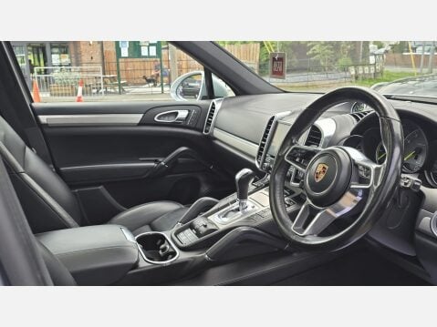 Porsche Cayenne 3.0 V6 E-Hybrid S Platinum Edition SUV 5dr Petrol Plug-in Hybrid TiptronicS 9