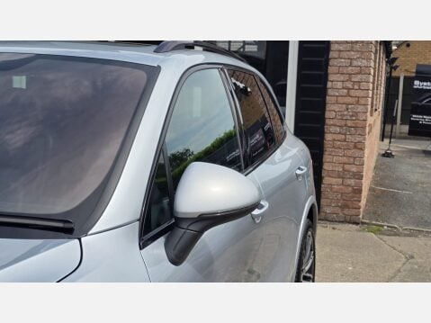 Porsche Cayenne 3.0 V6 E-Hybrid S Platinum Edition SUV 5dr Petrol Plug-in Hybrid TiptronicS 32