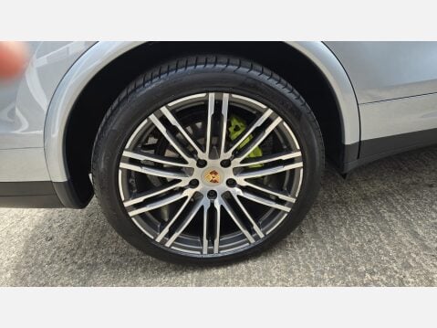 Porsche Cayenne 3.0 V6 E-Hybrid S Platinum Edition SUV 5dr Petrol Plug-in Hybrid TiptronicS 33