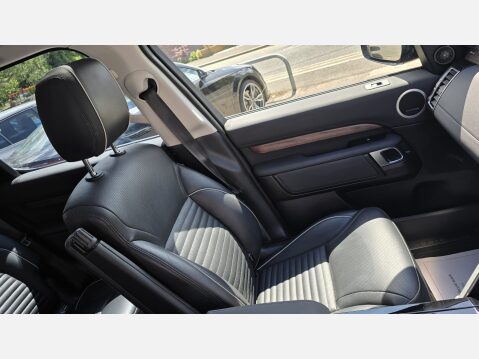 Land Rover Discovery 3.0 TD V6 HSE SUV 5dr Diesel Auto 4WD Euro 6 (s/s) (258 ps) 14