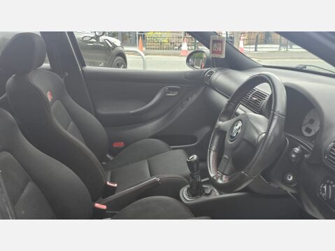 SEAT Leon 1.8 20v Cupra R Hatchback 5dr Petrol Manual (211 g/km, 222 bhp) 9