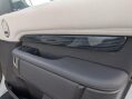 Land Rover Discovery 3.0 TD V6 HSE Auto 4WD Euro 6 (s/s) 5dr 38