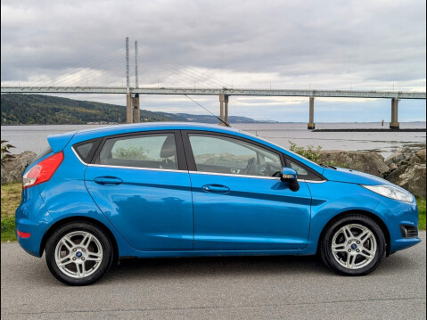 Ford Fiesta 1.25 Zetec Euro 5 5dr 8