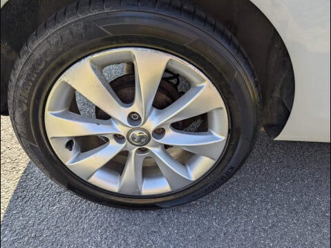 Vauxhall Corsa 1.0 ecoFLEX 12V Excite Euro 5 3dr 9
