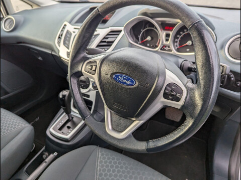 Ford Fiesta 1.4 Titanium 3dr 10