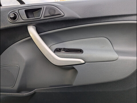 Ford Fiesta 1.4 Titanium 3dr 14