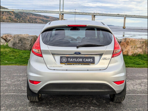 Ford Fiesta 1.4 Titanium 3dr 6