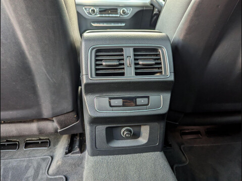 Audi Q5 2.0 TDI 40 S line S Tronic quattro Euro 6 (s/s) 5dr 28