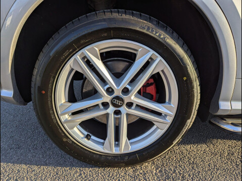 Audi Q5 2.0 TDI 40 S line S Tronic quattro Euro 6 (s/s) 5dr 39