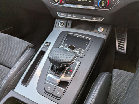 Audi Q5 2.0 TDI 40 S line S Tronic quattro Euro 6 (s/s) 5dr 15
