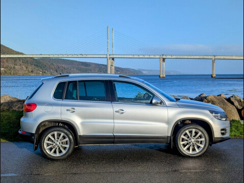 Volkswagen Tiguan 2.0 TDI BlueMotion Tech SE 4WD Euro 5 (s/s) 5dr 4