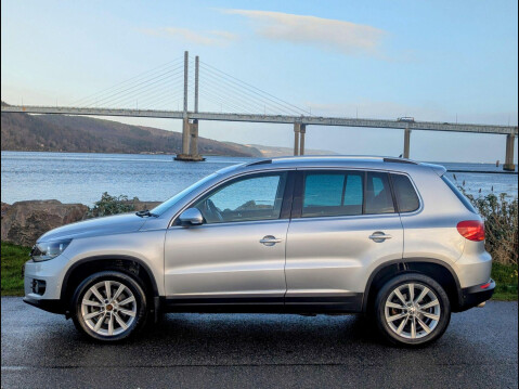 Volkswagen Tiguan 2.0 TDI BlueMotion Tech SE 4WD Euro 5 (s/s) 5dr 8
