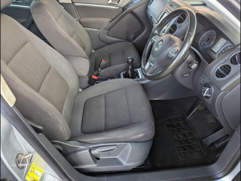 Volkswagen Tiguan 2.0 TDI BlueMotion Tech SE 4WD Euro 5 (s/s) 5dr 9
