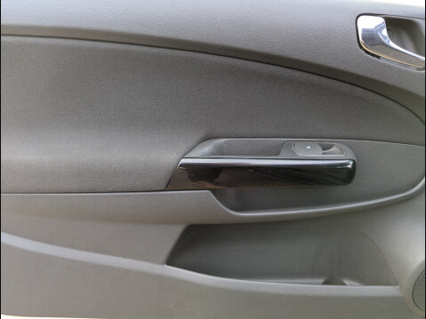 Vauxhall Corsa SXI 17