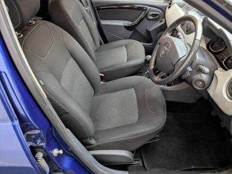 Dacia Duster 1.5 dCi Laureate 4WD Euro 5 5dr 9