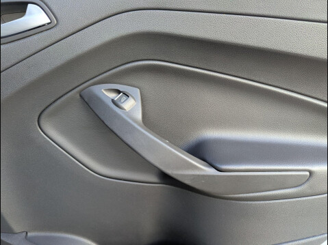 Ford Kuga 2.0 TDCi Titanium 2WD Euro 5 5dr 25