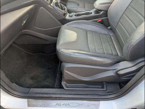 Ford Kuga 2.0 TDCi Titanium 2WD Euro 5 5dr 31