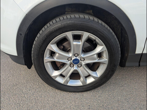 Ford Kuga 2.0 TDCi Titanium 2WD Euro 5 5dr 36