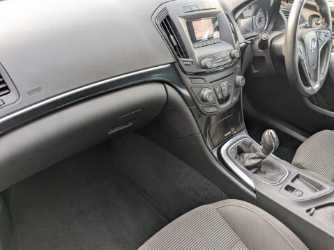 Vauxhall Insignia 2.0 CDTi ecoFLEX SRi Euro 5 (s/s) 5dr 23